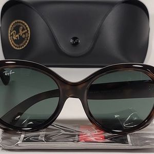 Ray-Ban Higistrest Roand ©
Sunglasses Brown Havana Nylon
Frame Green Lens